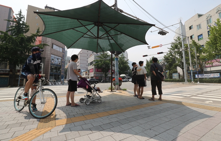 14-2 서구 부용사거리 교통섬 대형 지름 4m 대형그늘막-부산일보